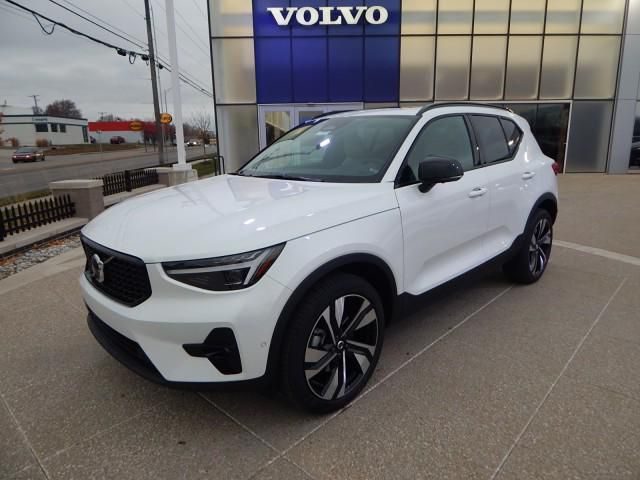 2025 Volvo XC40 Plus Dark Theme