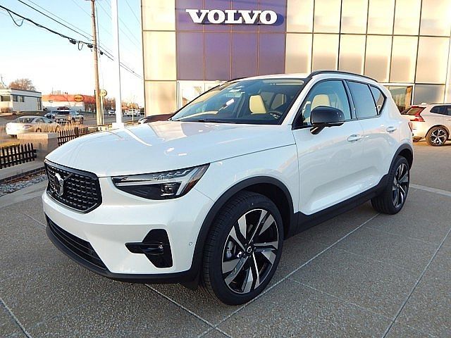 2025 Volvo XC40 Plus Dark Theme