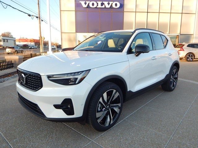 2025 Volvo XC40 Plus Dark Theme