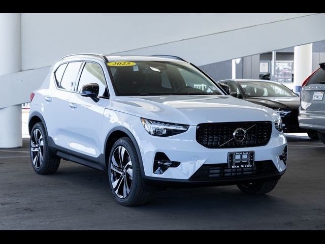 2025 Volvo XC40 Plus Dark Theme