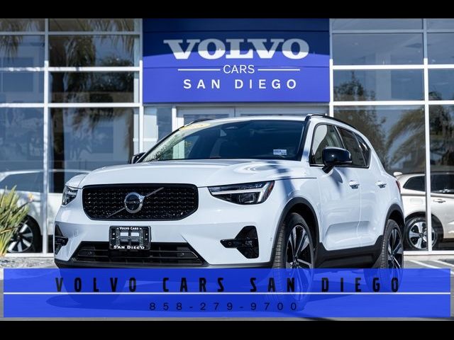 2025 Volvo XC40 Plus Dark Theme