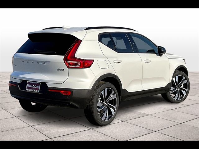 2025 Volvo XC40 Plus Dark Theme