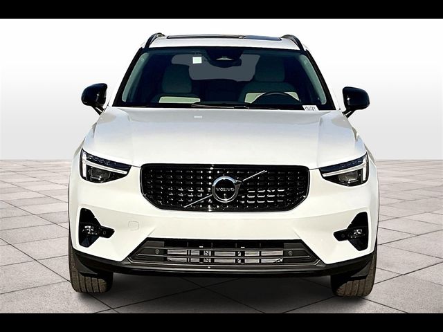 2025 Volvo XC40 Plus Dark Theme