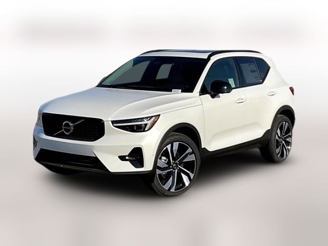 2025 Volvo XC40 Plus Dark Theme