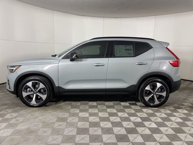 2025 Volvo XC40 Plus Dark Theme