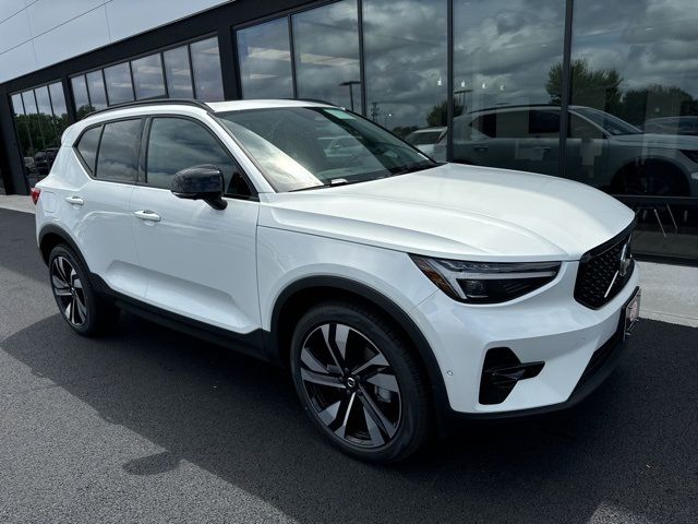 2025 Volvo XC40 Plus Dark Theme