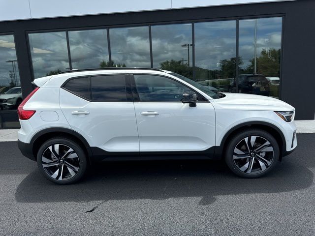 2025 Volvo XC40 Plus Dark Theme