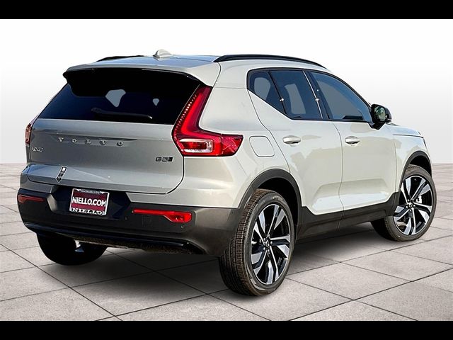 2025 Volvo XC40 Plus Dark Theme