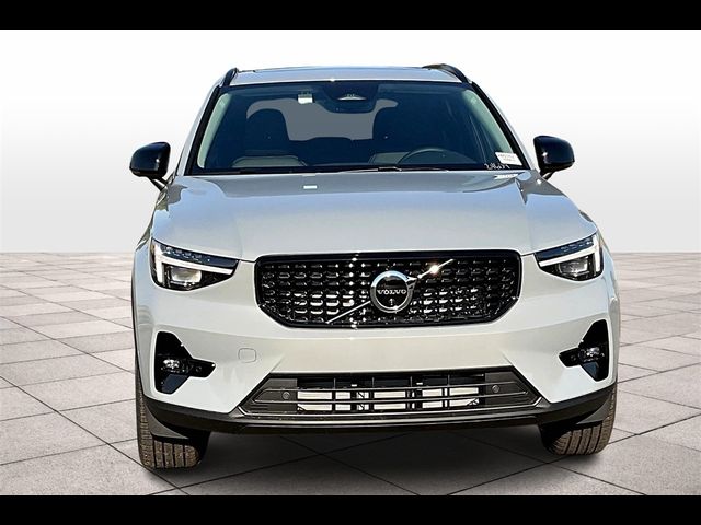 2025 Volvo XC40 Plus Dark Theme