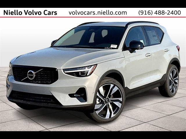 2025 Volvo XC40 Plus Dark Theme