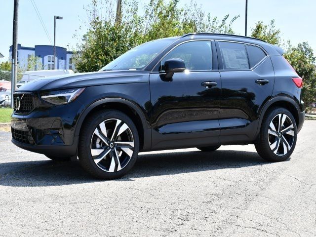 2025 Volvo XC40 Plus Dark Theme