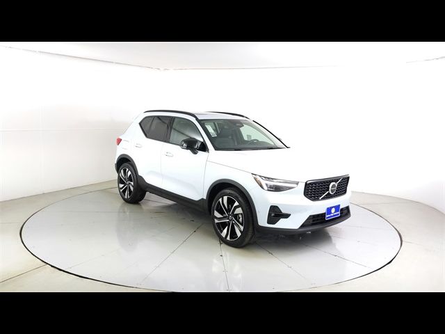 2025 Volvo XC40 Plus Dark Theme