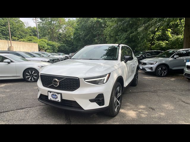 2025 Volvo XC40 Plus Dark Theme