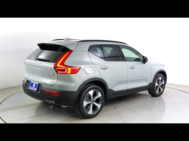 2025 Volvo XC40 Plus Dark Theme