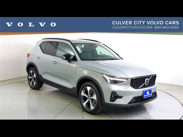 2025 Volvo XC40 Plus Dark Theme