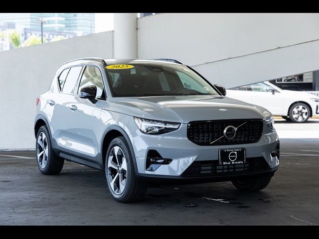 2025 Volvo XC40 Plus Dark Theme