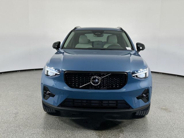 2025 Volvo XC40 Plus Dark Theme