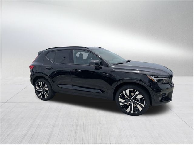 2025 Volvo XC40 Plus Dark Theme