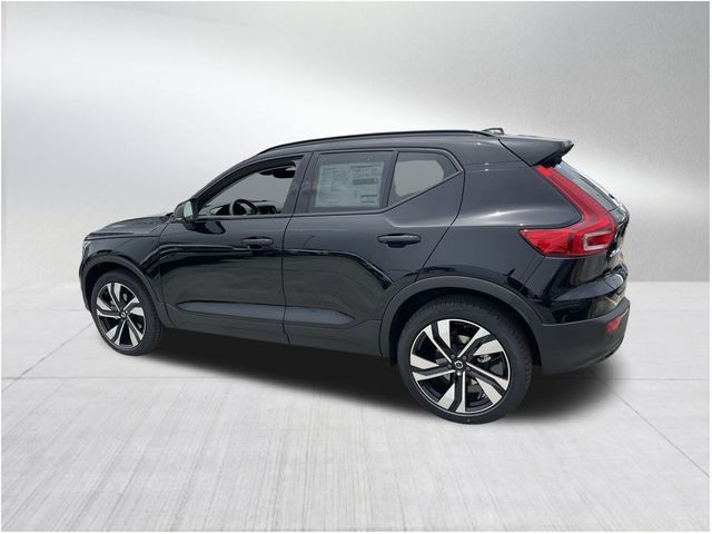 2025 Volvo XC40 Plus Dark Theme