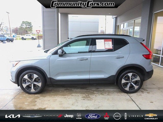 2025 Volvo XC40 Plus Dark Theme