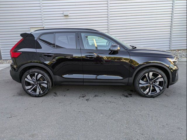 2025 Volvo XC40 Plus Dark Theme