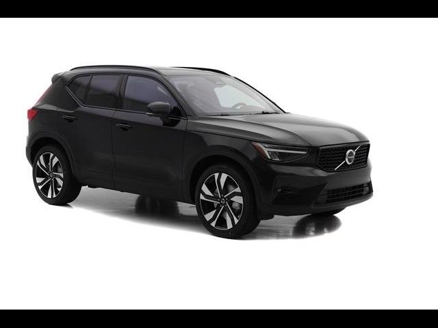 2025 Volvo XC40 Plus Dark Theme