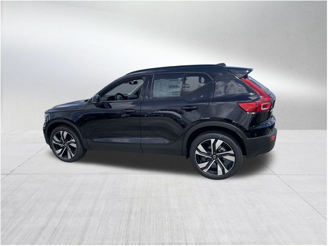 2025 Volvo XC40 Plus Dark Theme