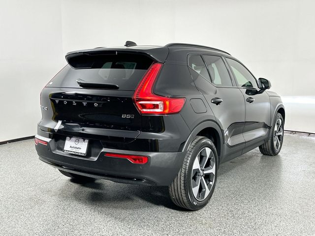 2025 Volvo XC40 Plus Dark Theme