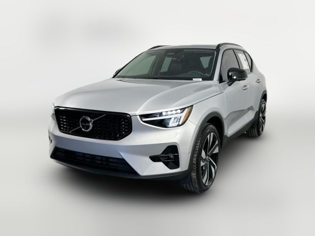 2025 Volvo XC40 Plus Dark Theme