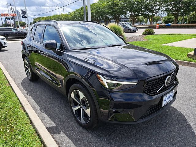 2025 Volvo XC40 Plus Dark Theme