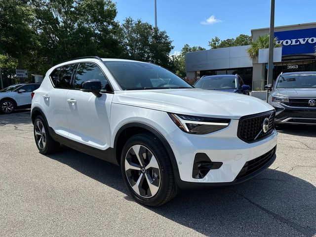 2025 Volvo XC40 Plus Dark Theme