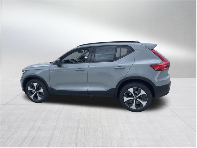 2025 Volvo XC40 Plus Dark Theme