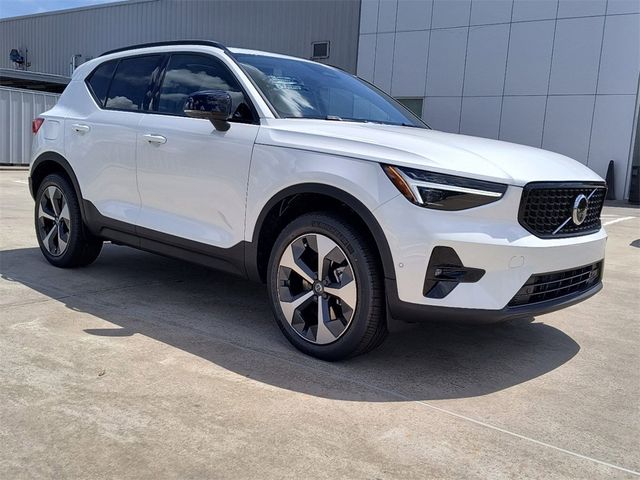 2025 Volvo XC40 Plus Dark Theme