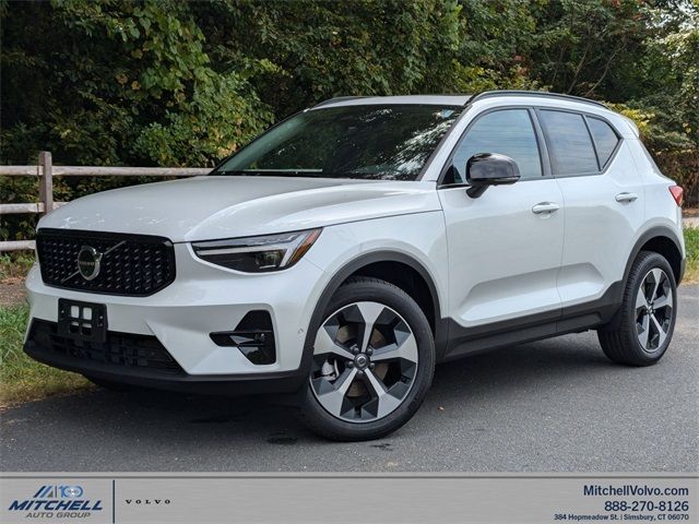 2025 Volvo XC40 Plus Dark Theme