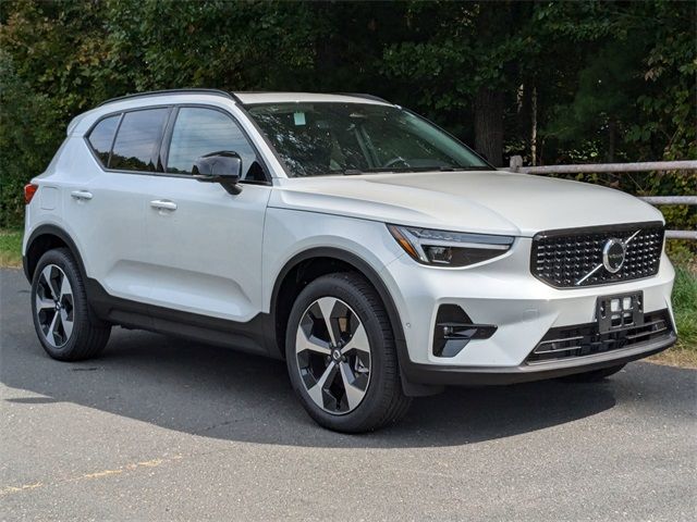 2025 Volvo XC40 Plus Dark Theme