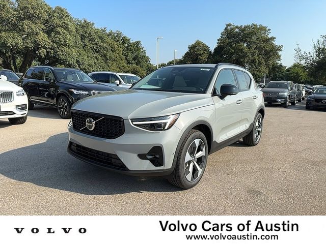 2025 Volvo XC40 Plus Dark Theme