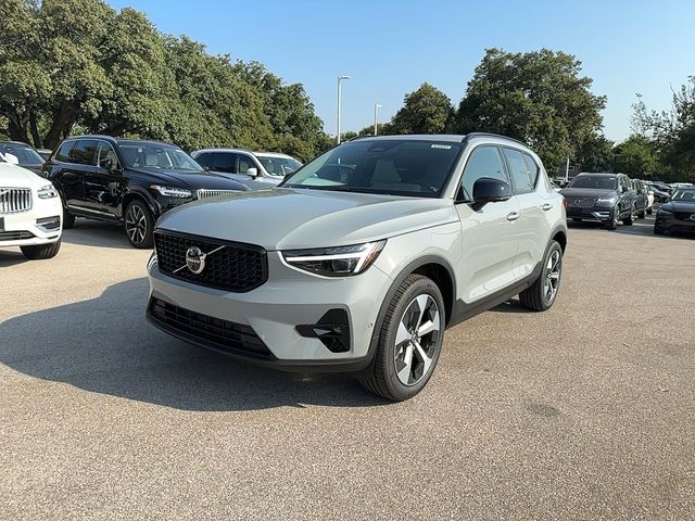 2025 Volvo XC40 Plus Dark Theme