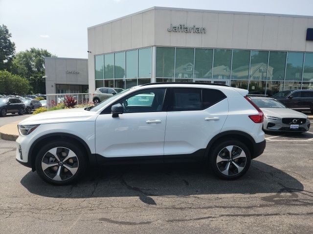 2025 Volvo XC40 Plus Dark Theme