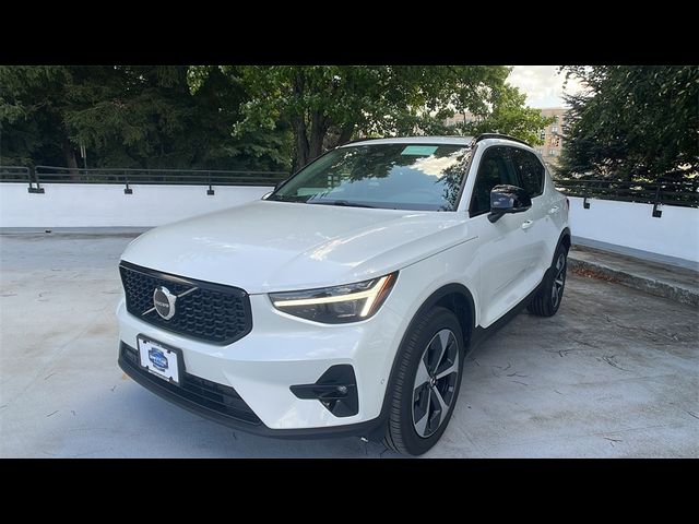 2025 Volvo XC40 Plus Dark Theme