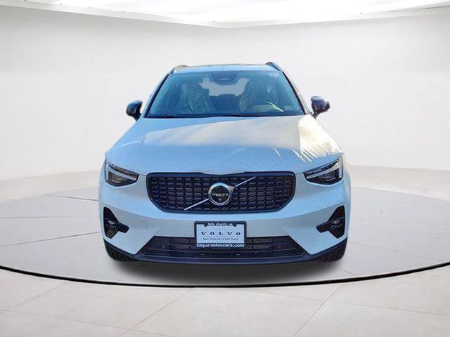 2025 Volvo XC40 Plus Dark Theme