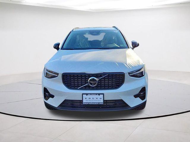 2025 Volvo XC40 Plus Dark Theme