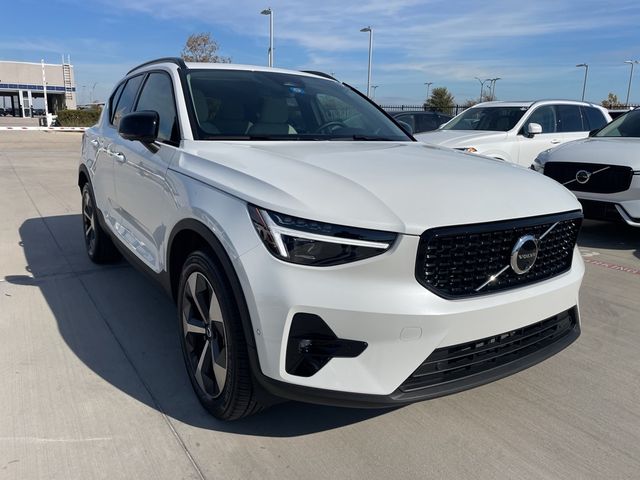 2025 Volvo XC40 Plus Dark Theme