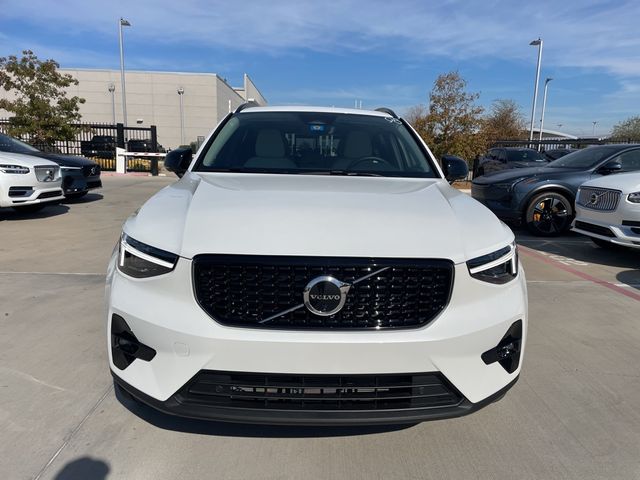 2025 Volvo XC40 Plus Dark Theme