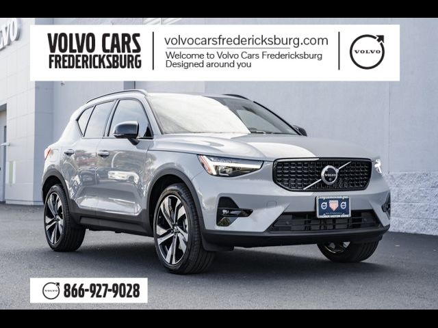 2025 Volvo XC40 Plus Dark Theme