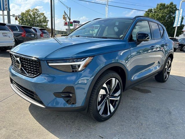 2025 Volvo XC40 Plus Dark Theme