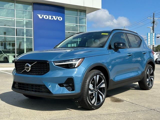 2025 Volvo XC40 Plus Dark Theme