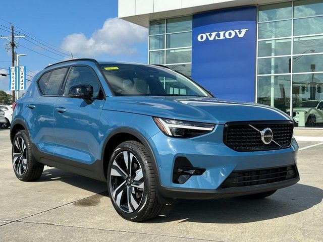 2025 Volvo XC40 Plus Dark Theme