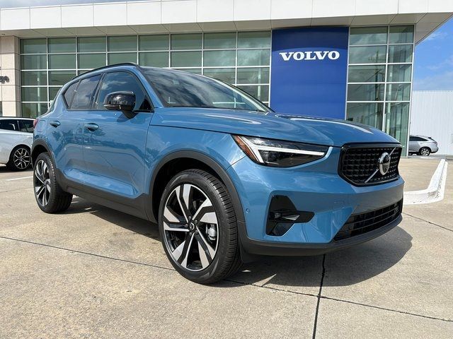 2025 Volvo XC40 Plus Dark Theme