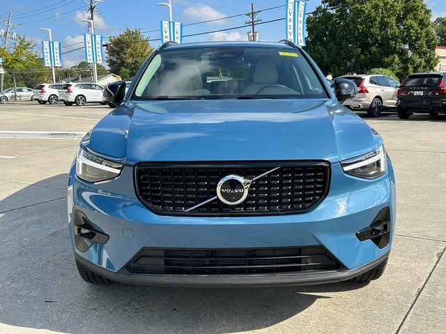 2025 Volvo XC40 Plus Dark Theme