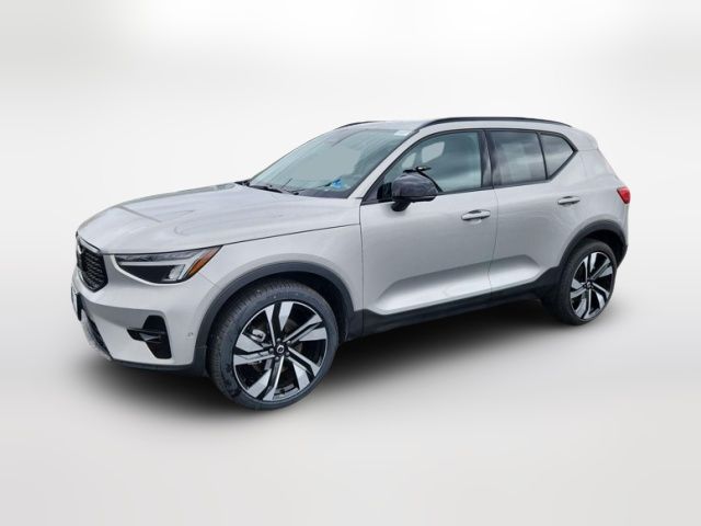 2025 Volvo XC40 Plus Dark Theme